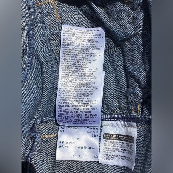 Levi's Women’s Cropped Trucker Denim Jean Jacket Elastic Waist & Cuffs Size M - Picture 7 of 8